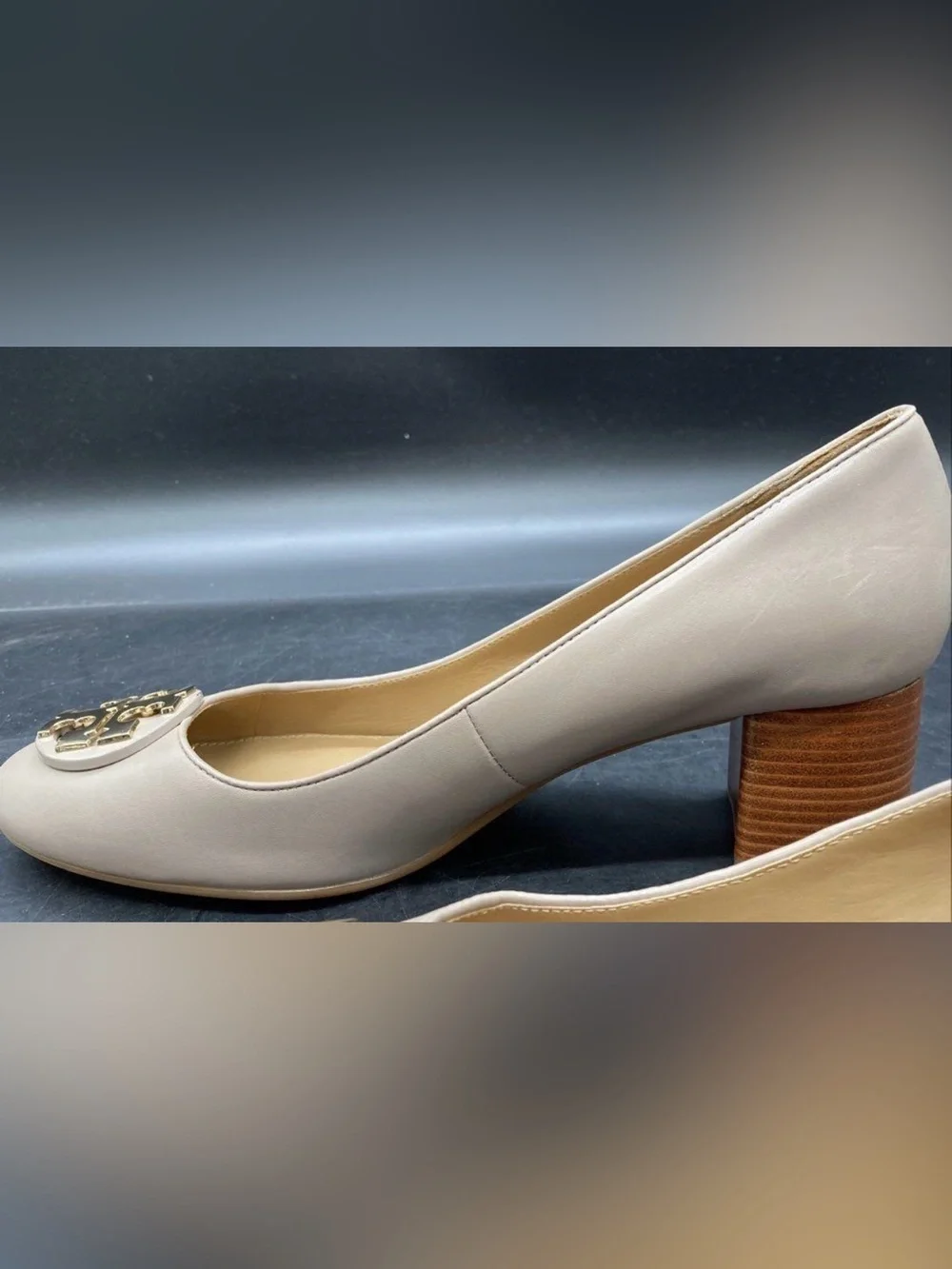Tory Burch Nude Beige Leather Block Heel Pumps Gold Double T Logo Sz 8.5
